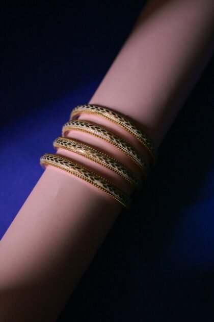 TJ 2002 ( set 4 )bangle NEW 1