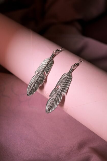 TJ LEAF EARRING NEW  1